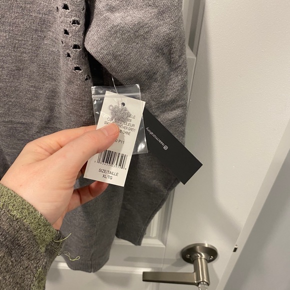 2/20$ Isaac Mizrahi sweater - Picture 3 of 5